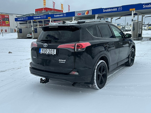 Toyota RAV4 6 of 10