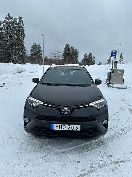 Toyota RAV4 3 of 10