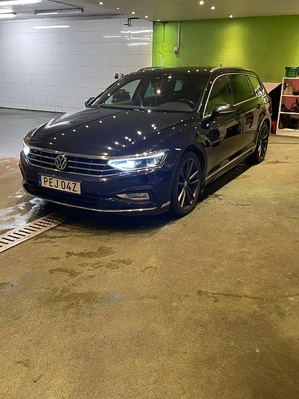 Volkswagen Passat 2 of 2