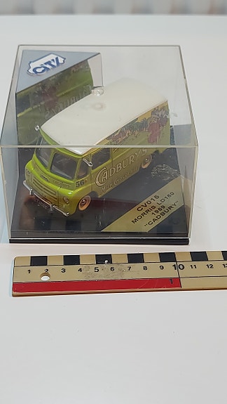 Vitesse Morris 1:43 Diecast Modellbil  CTX Samlarobjekt med Display