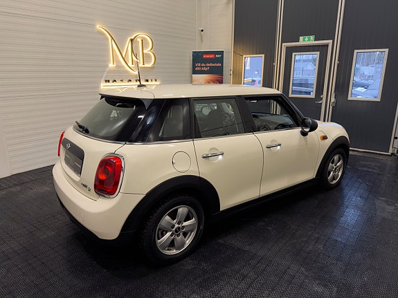 MINI One 2 of 5