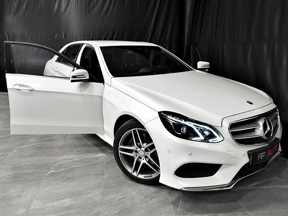 Mercedes-Benz E220 4 of 5