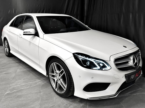 Mercedes-Benz E220 2 of 5