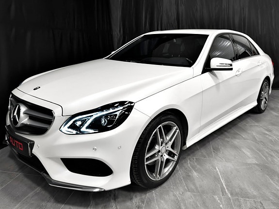 Mercedes-Benz E220 3 of 5