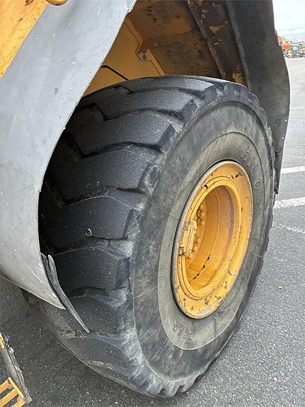 Volvo L120F 14 of 17