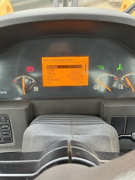 Volvo L120F 16 of 17