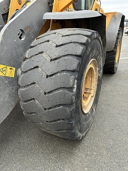 Volvo L120F 11 of 17