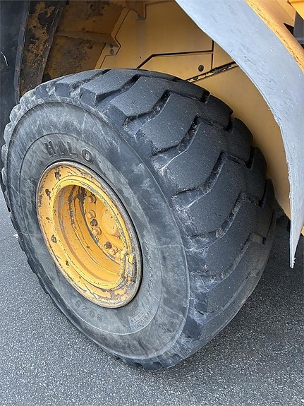 Volvo L120F 13 of 17