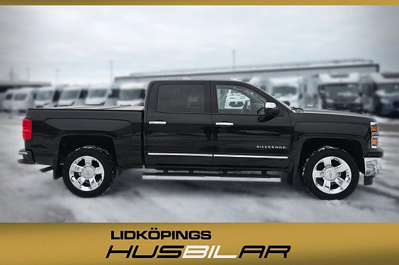 Chevrolet Silverado 3 of 5