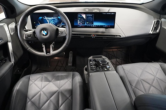 BMW iX 2 of 21