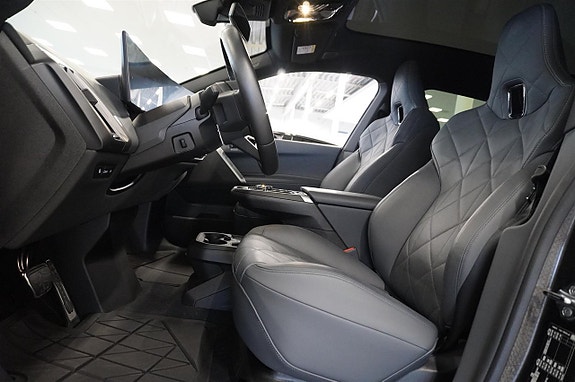 BMW iX 8 of 21