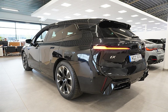 BMW iX 4 of 21
