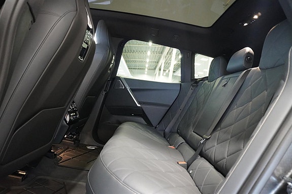 BMW iX 13 of 21