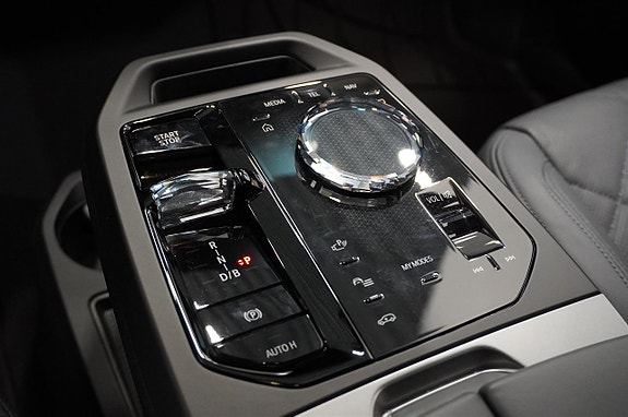 BMW iX 21 of 21