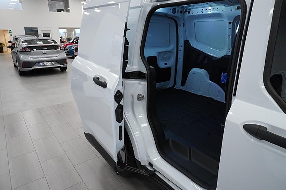 Ford Transit Courier 10 of 13