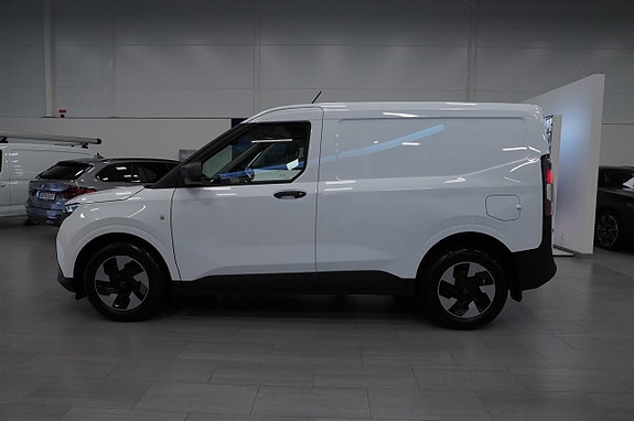 Ford Transit Courier 3 of 5