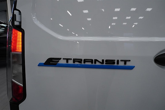 Ford Transit Courier 12 of 13