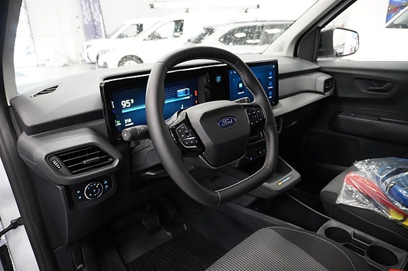 Ford Transit Courier 2 of 5