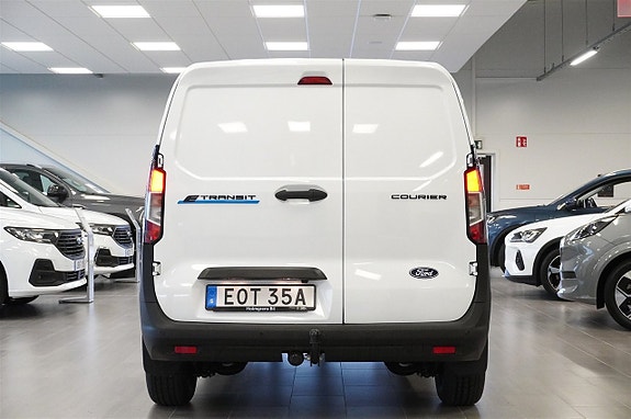 Ford Transit Courier 4 of 5