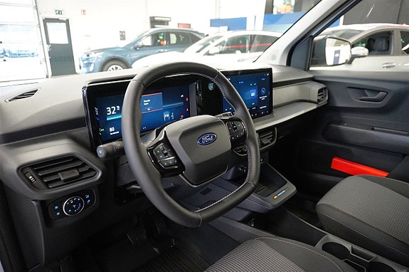 Ford Transit Courier 6 of 15