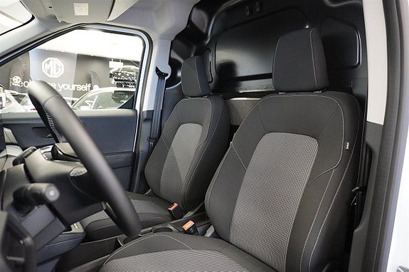 Ford Transit Courier 5 of 5