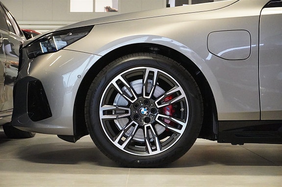BMW 530e 2 of 28