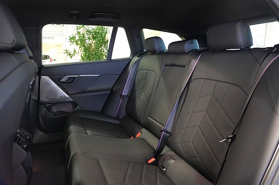 BMW 530e 25 of 28