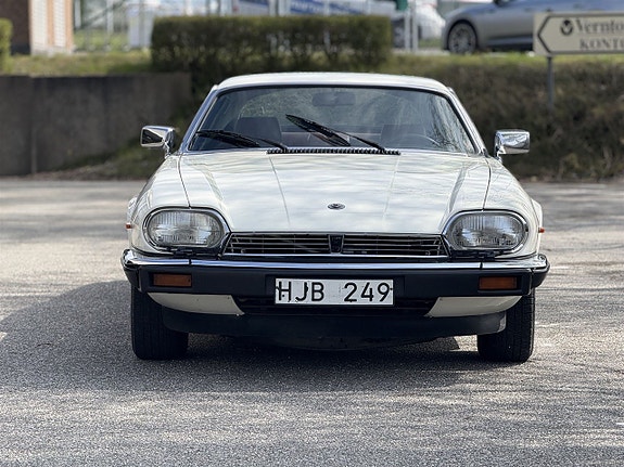 Jaguar XJS 2 of 5