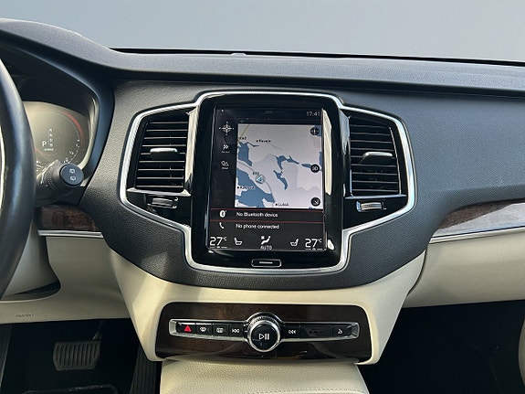Volvo XC90 11 of 22