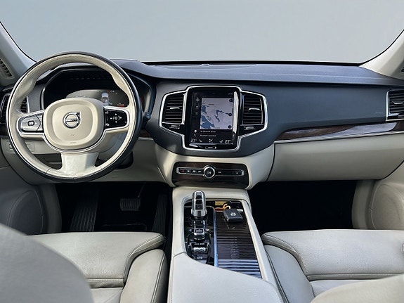 Volvo XC90 8 of 22