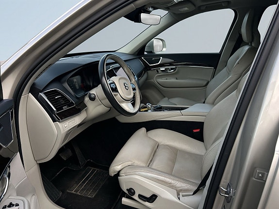 Volvo XC90 7 of 22