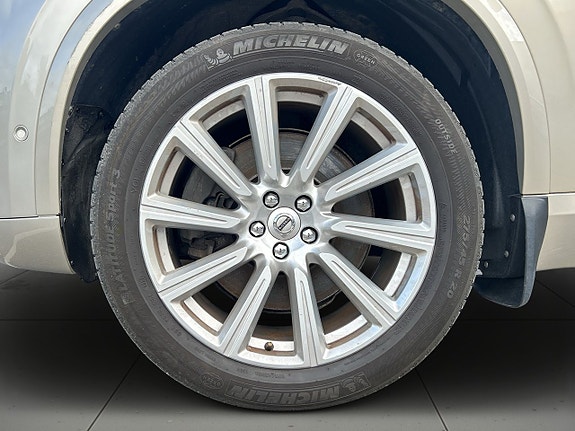 Volvo XC90 14 of 22