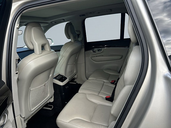 Volvo XC90 13 of 22