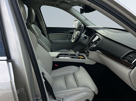 Volvo XC90 9 of 22