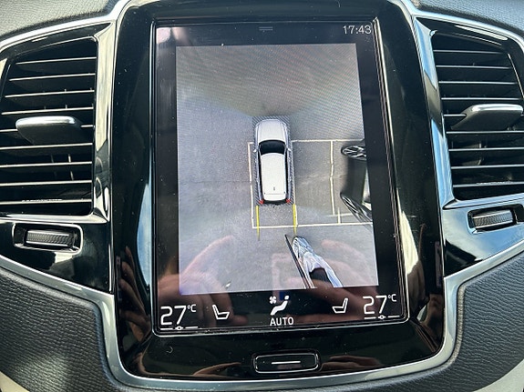 Volvo XC90 10 of 22