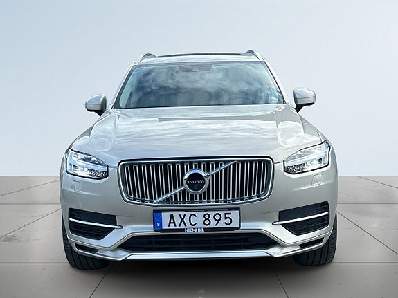 Volvo XC90 2 of 5