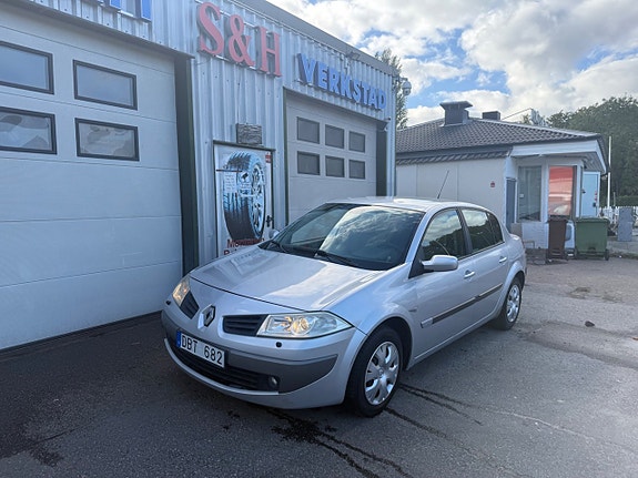 Renault Megane 2 of 8