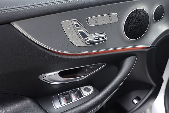 Mercedes-Benz E200 12 of 16
