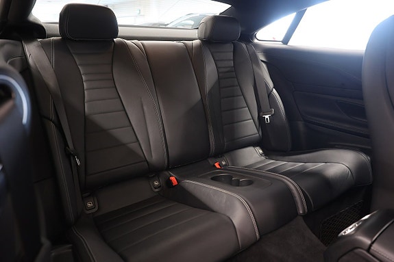 Mercedes-Benz E200 8 of 16