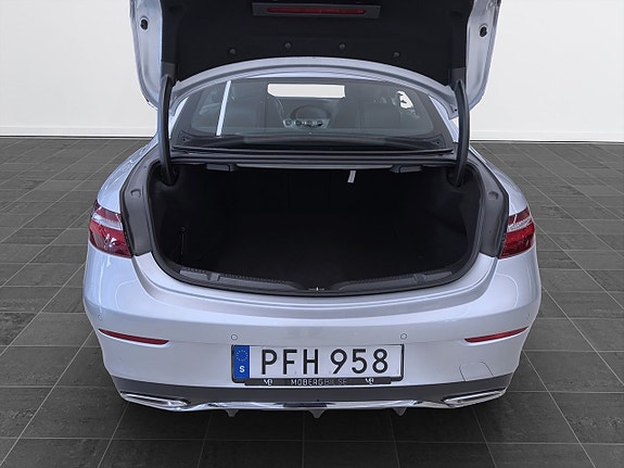 Mercedes-Benz E200 7 of 16