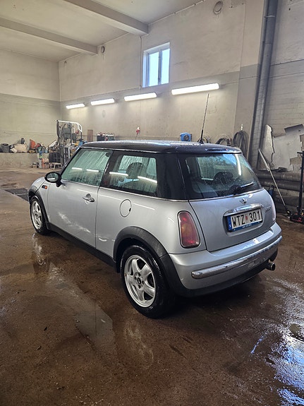 MINI Cooper 2 of 5