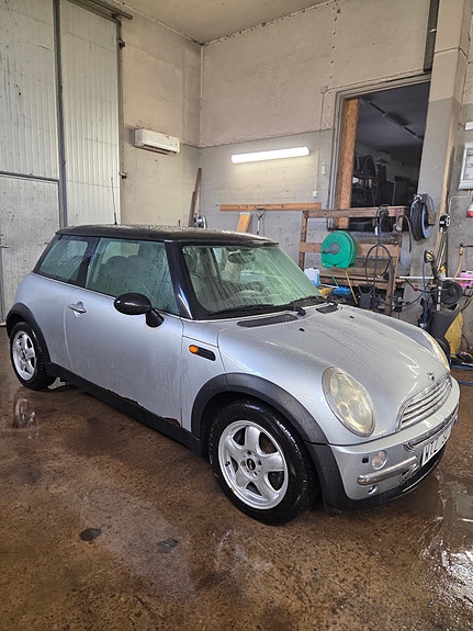 MINI Cooper 4 of 5