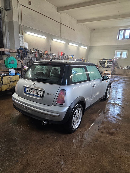 MINI Cooper 3 of 5