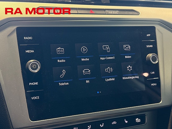 Volkswagen Passat 18 of 27