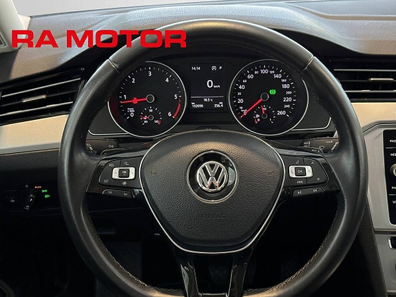 Volkswagen Passat 15 of 27