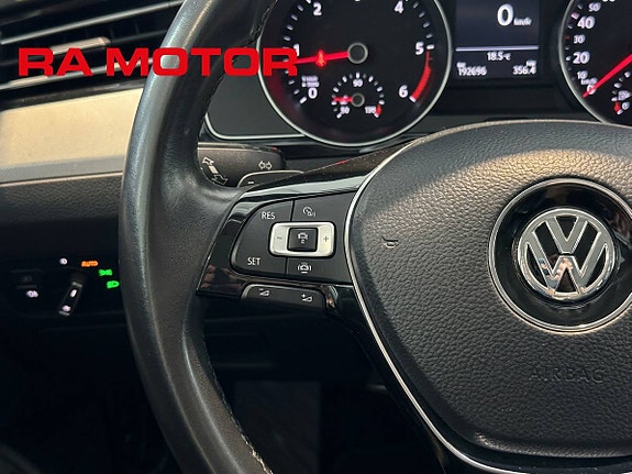 Volkswagen Passat 16 of 27