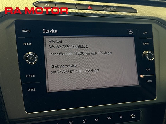 Volkswagen Passat 21 of 27