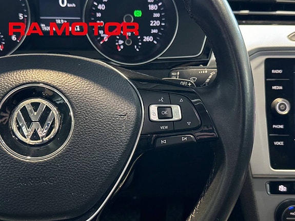 Volkswagen Passat 17 of 27