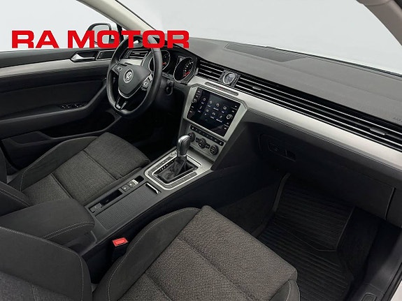 Volkswagen Passat 13 of 27