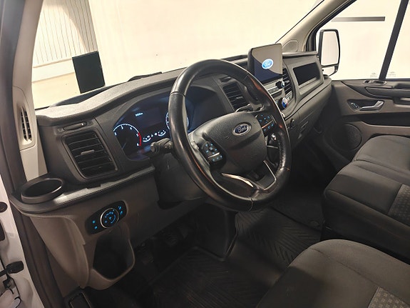 Ford Transit Custom 8 of 12